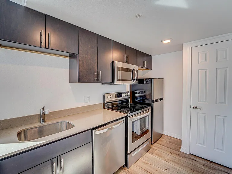 560 1st Ave N #101 — Photo 6