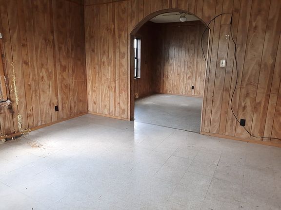 3rd image of 245 White Oak Ave