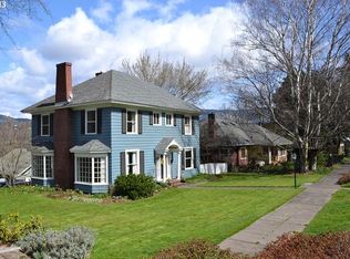 922 State St, Hood River, OR 97031