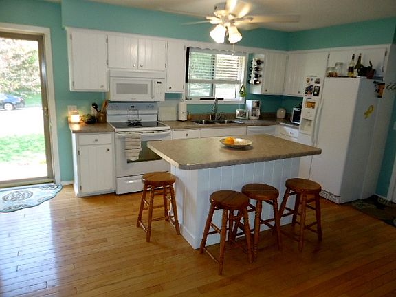 2nd image of 1405 Parkview Dr
