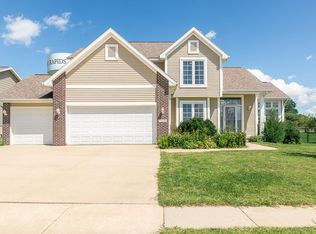 7121 Rolling Ridge Dr SW, Cedar Rapids, IA 52404
