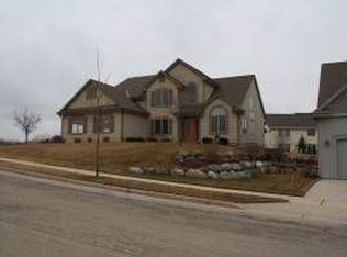 1627 Deer Trl, Waukesha, WI 53189