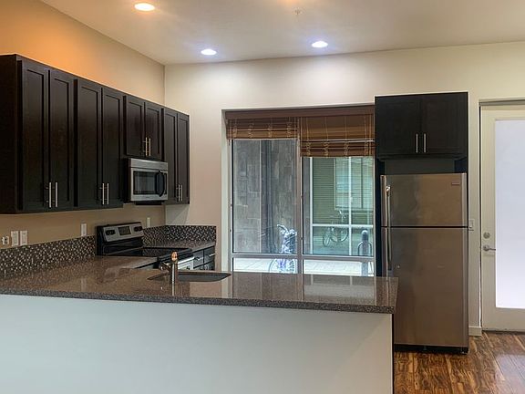 3rd image of 449 SE Washington St #441