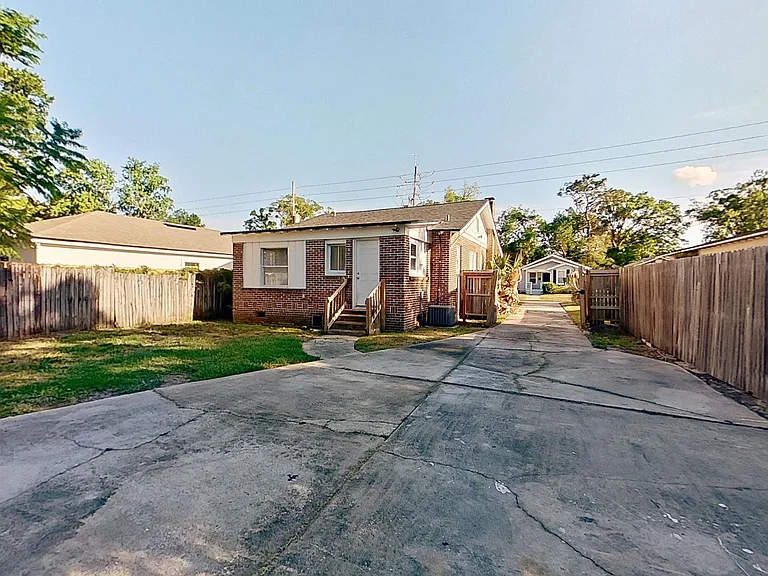 4633 Kingsbury St — Photo 2