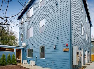 2071 NE Davis St #202, Portland, OR 97232