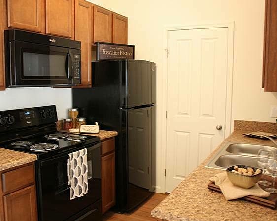 Fully Equipped Kitchen w/Microwave
