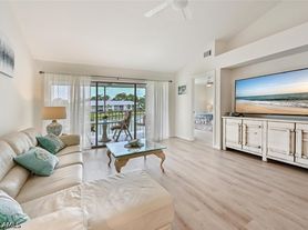 515 Gabriel Cir, Naples, FL