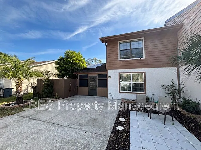 517 Carambola Ave — Photo 2