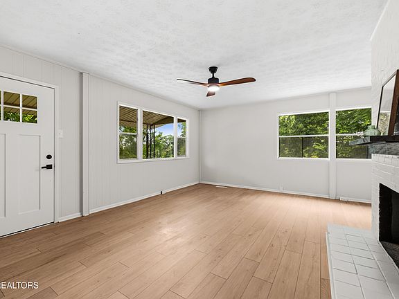 4th image of 96 Olney Ln