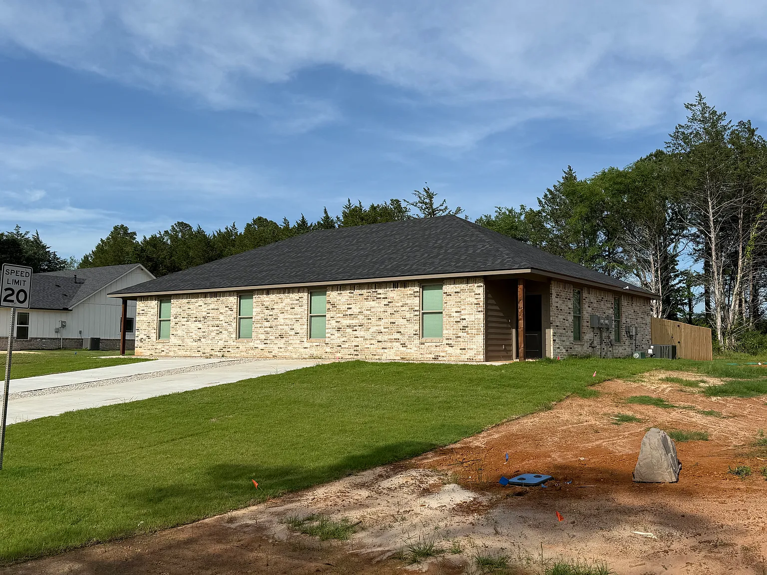 3 bed, $1,695 — Photo 1