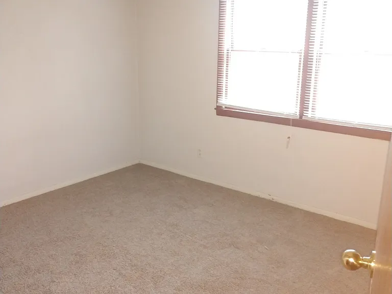 403 Ellen Ave #5 — Photo 4