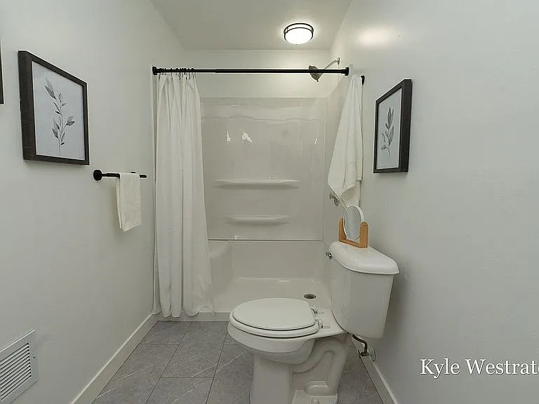 upstairs shower and stool