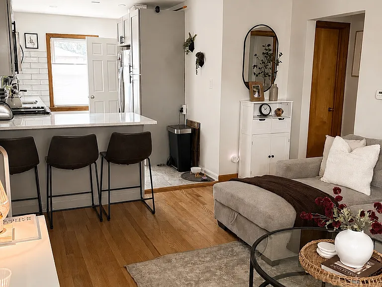 5347 N Mont Clare Ave — Photo 4