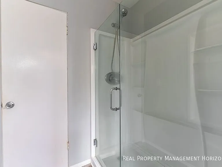 535 Oxford Dr — Photo 19