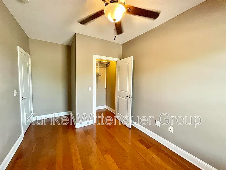 409 W Washington St #G — Photo 9