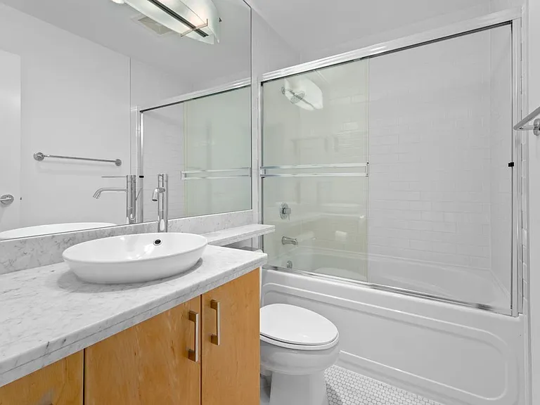1050 Smithe St #1205 — Photo 15