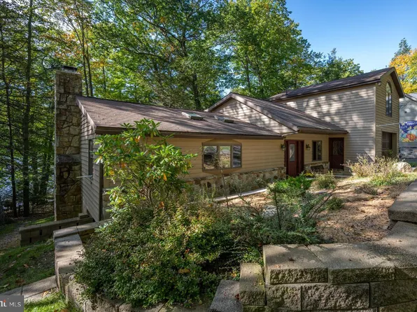 3003 Lake Shore Dr, Oakland, MD 21550