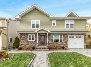 821 4th St, Secaucus, NJ 07094