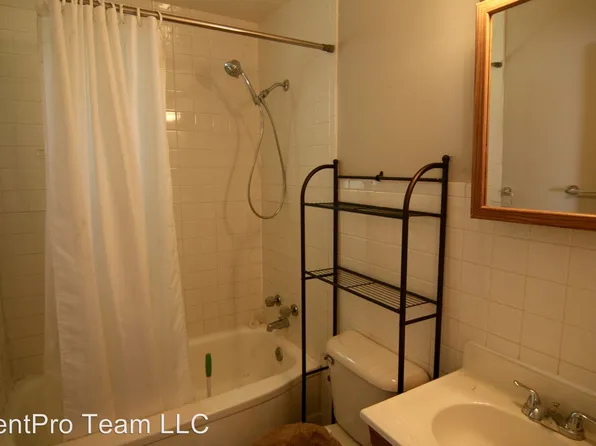 949 40th Street Ct, Moline, IL 61265