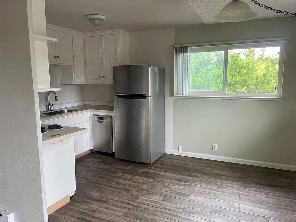 528 California Ave #2