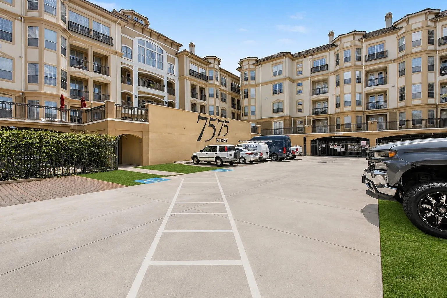 2 bed, 2.0 bath, 1310 sqft, $1,800 — Photo 3