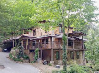 2350 Henderson Springs Rd, Pigeon Forge, TN 37863