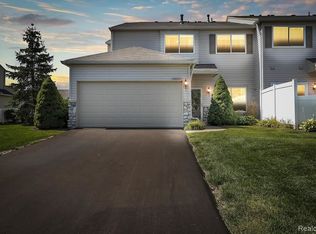 26670 Kirkway Dr, Woodhaven, MI 48183