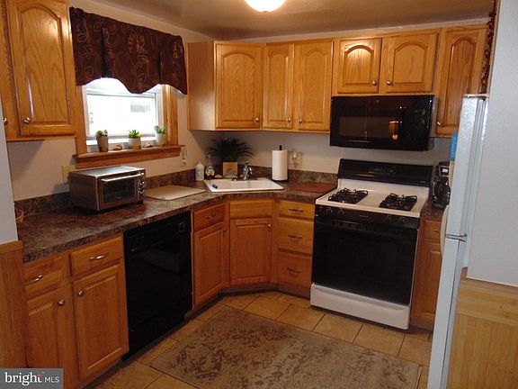 4th image of 9459 Lansford St