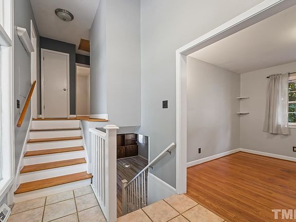 4th image of 202 White Oak Dr