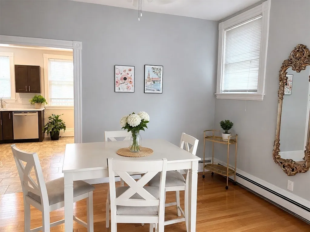2 bed, 1.0 bath, 1200 sqft, $2,995 — Photo 3