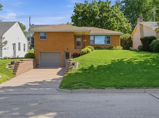 262 Bradley St, Dubuque, IA 52003