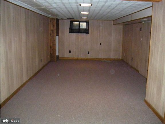 3rd image of 128 Carmen Ave