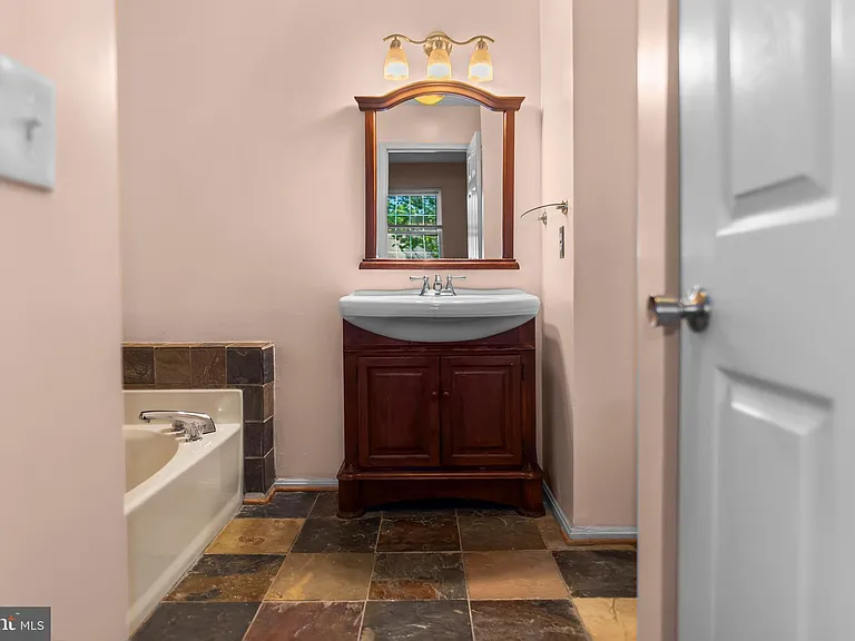 8514 Rheims Ct — Photo 17
