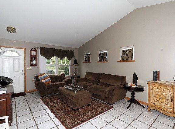 4th image of 5921 Emerald Pointe Dr