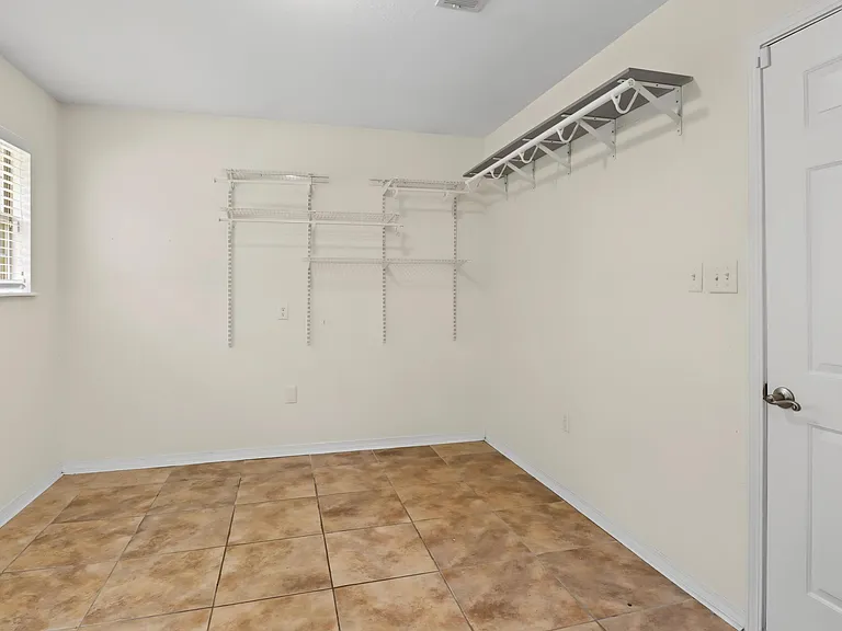 2 Fleetwood Dr — Photo 8