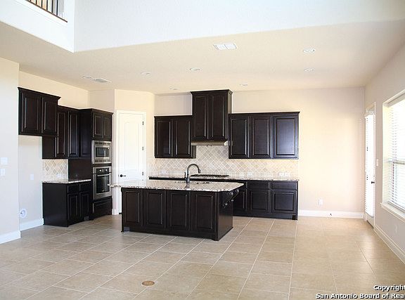 5th image of 415 Evans Oak Ln