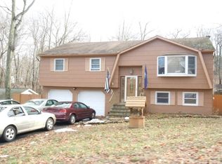 35 Adelphi Trl, Hopatcong, NJ 07843