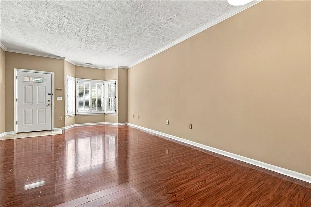3 bed, 2.5 bath, 1866 sqft, $2,800 — Photo 3