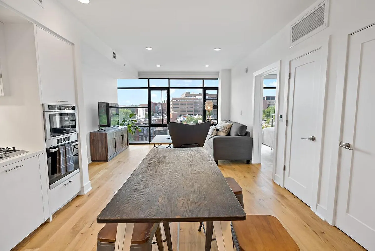 2 bed, 2.0 bath, $8,006 — Photo 3