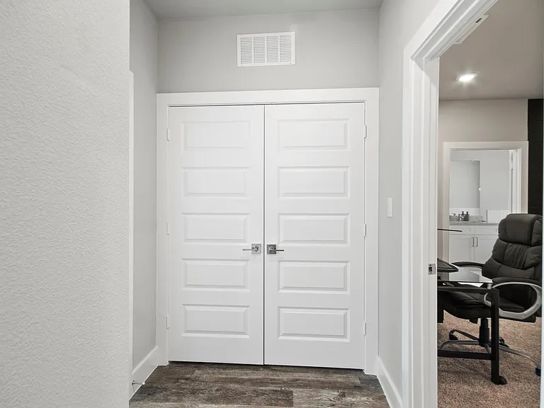 702 N Plano Rd — Photo 17