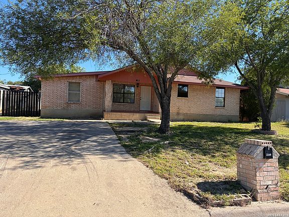 3rd image of 2340 Royal Park