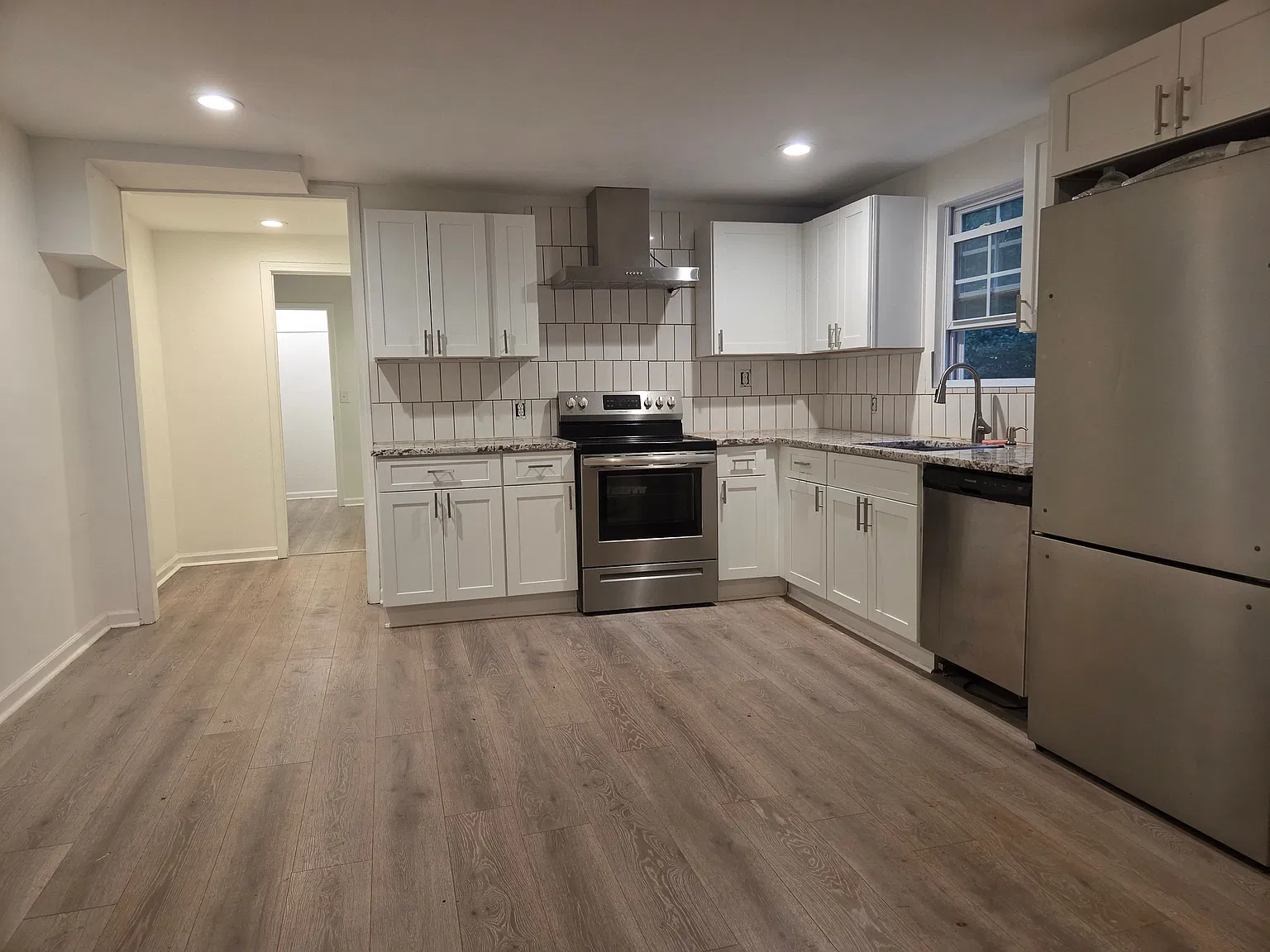 2 bed, 1.0 bath, 1550 sqft, $1,850 — Photo 2