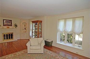 5th image of 2334 Engelwood Dr