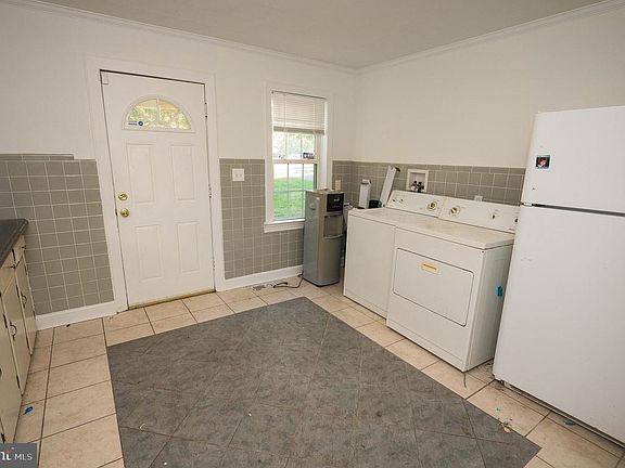 3rd image of 600 E College Ave