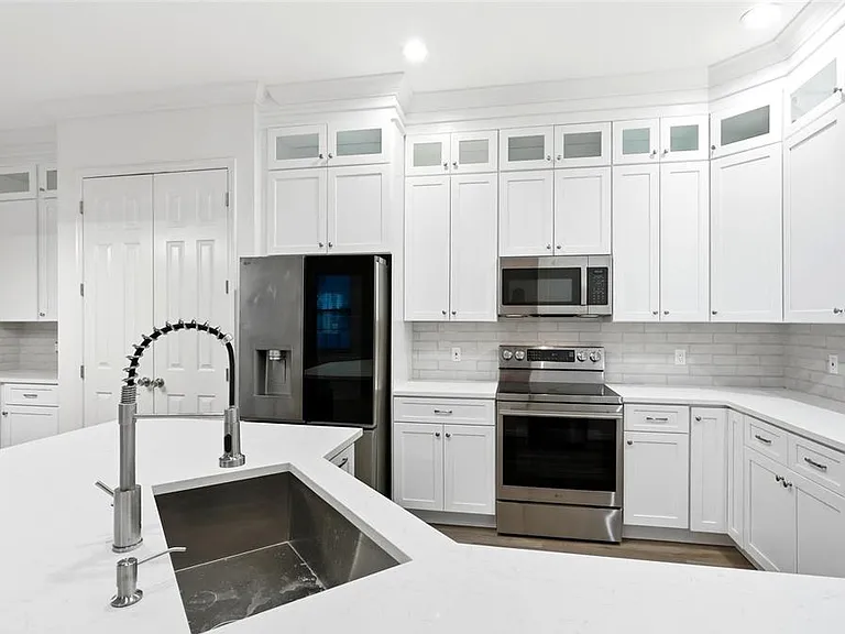 912 Waterside Dr — Photo 17