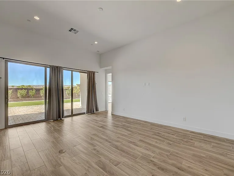11803 Giroma Ave — Photo 7