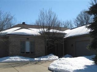 3880 Summit View Dr NE, Grand Rapids, MI 49525