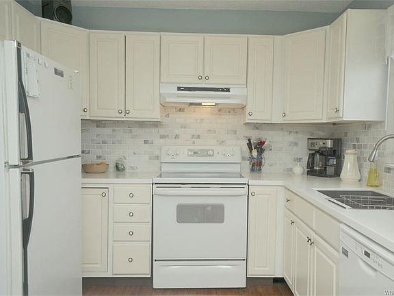 4th image of 202 Dunlop Ave