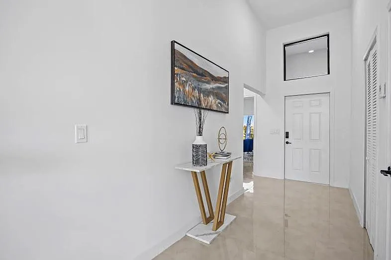 3 bed, 1766 sqft, $2,395 — Photo 2