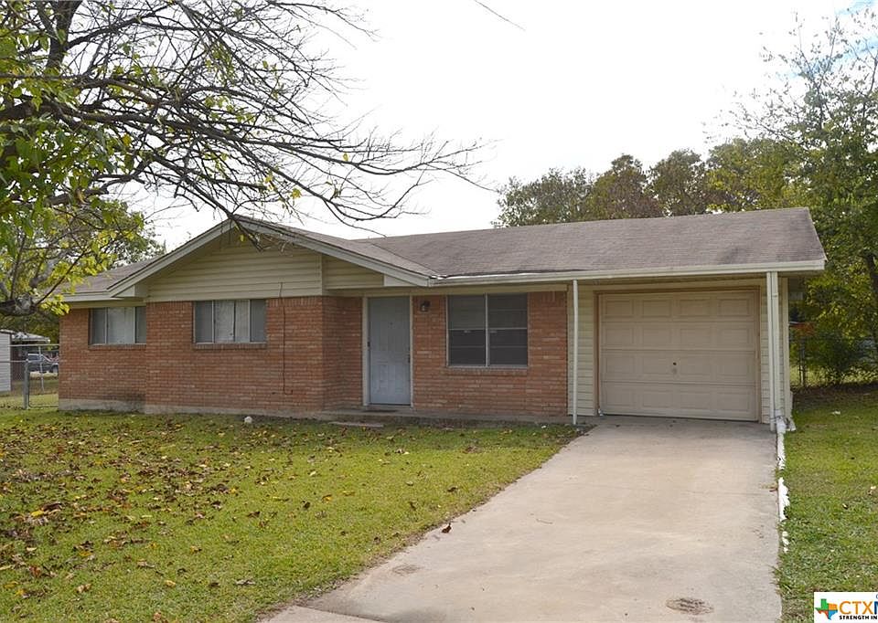 1st image of 104 W Robin Ln